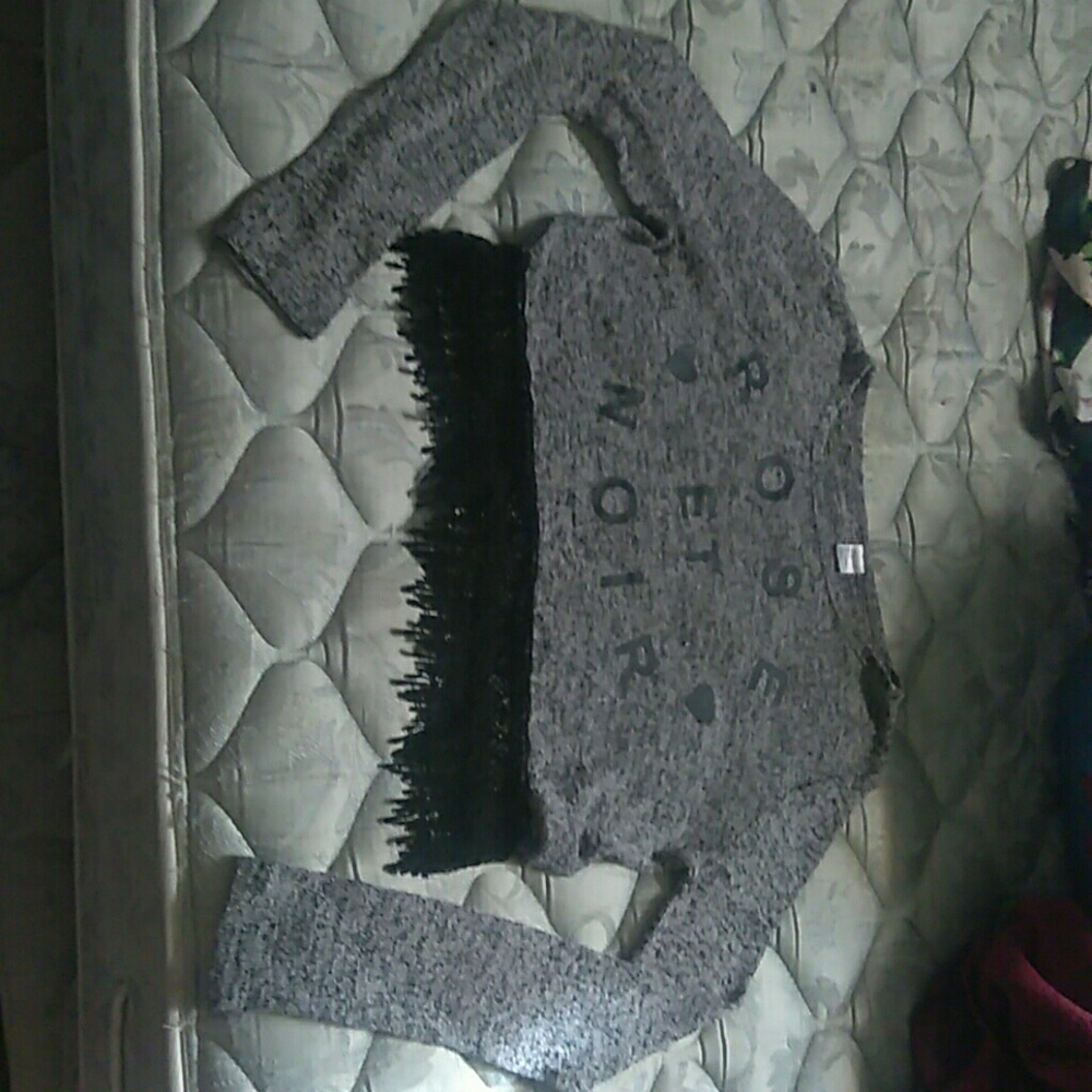 Long sleeve knit crop top